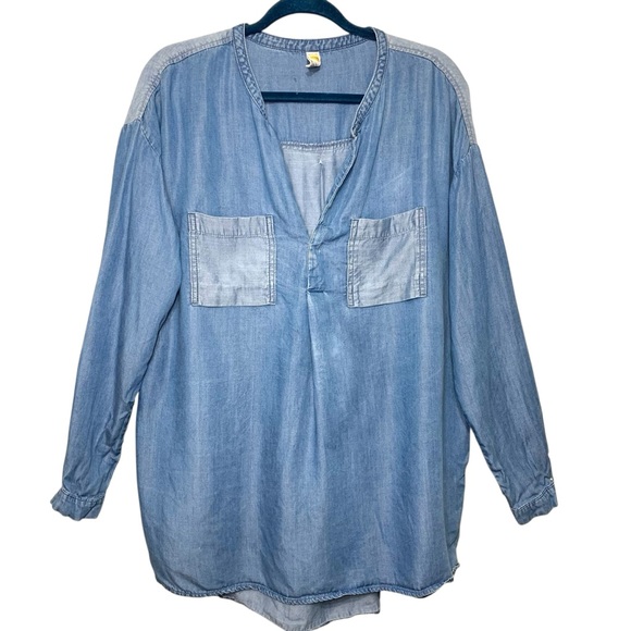 Lole Tops - Lolé Blue Chambray Denim Shirt Sz L Relaxed Fit Flwy Lyocell Long sleeve Blouse